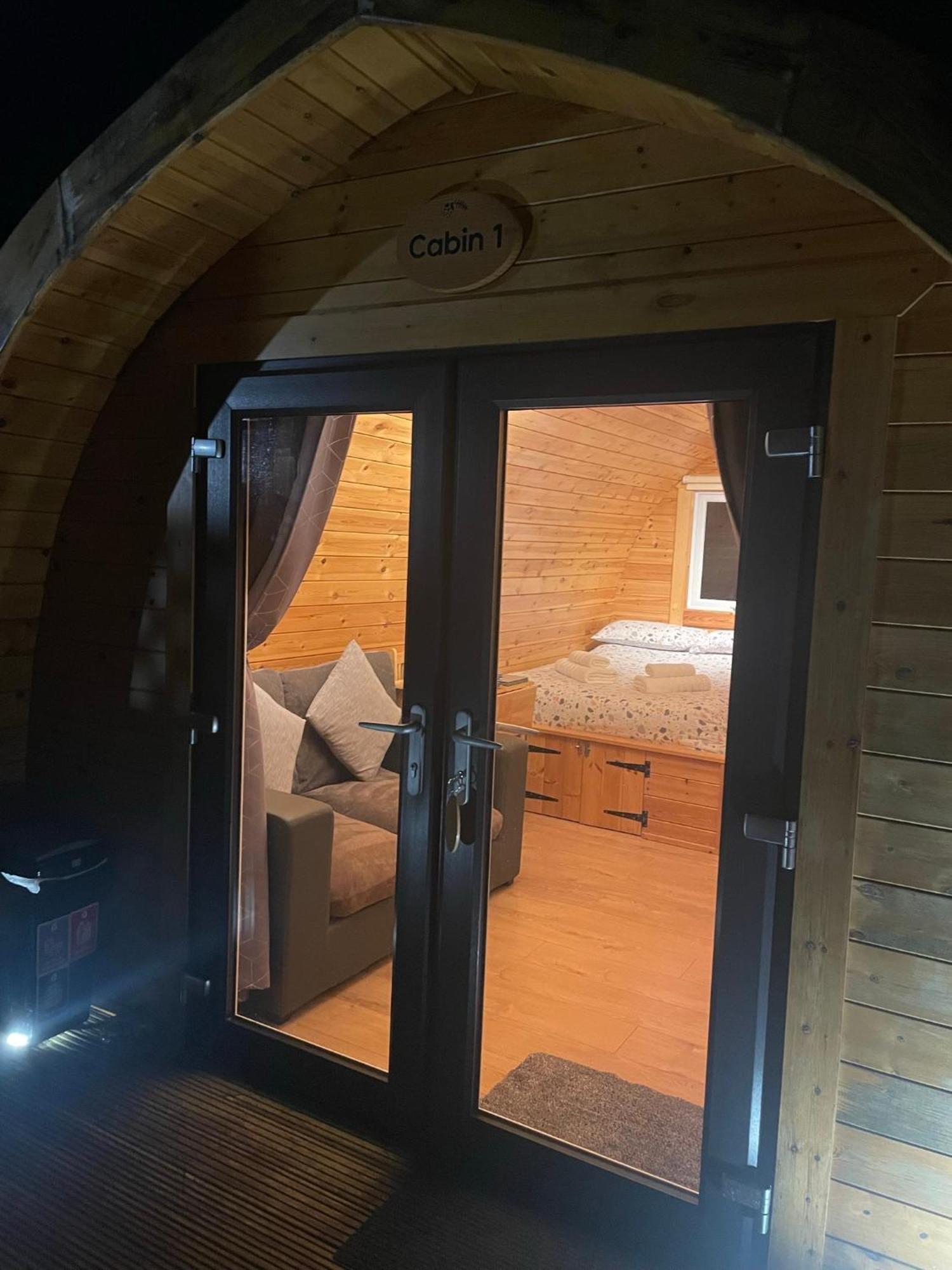 Conifer Cabins Форт Уилям Екстериор снимка